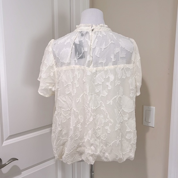 NWT Torrid Chiffon Clip Floral Bubble Hem Flutter Sleeve Top - Size 1X - Picture 6 of 9